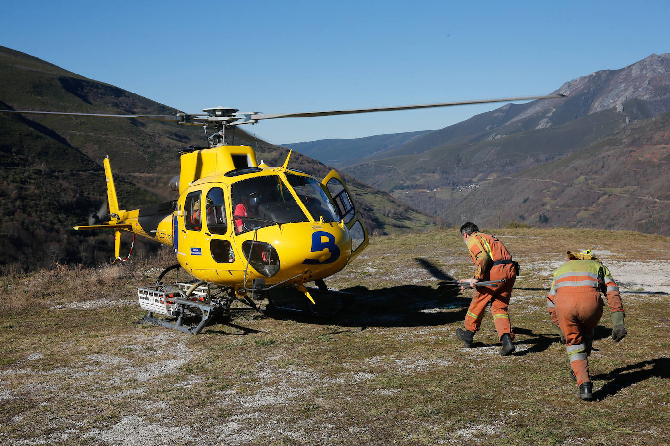 La rápida actuación de los servicios de emergencias impidió que el incendio entrase en la reserva natural de Muniellos, situada en la vertiente inmediatamente aledaña a la zona donde se estaba produciendo el fuego, que tiene todos las indicios de haber sido provocado, como comentaron algunos vecinos de la zona.