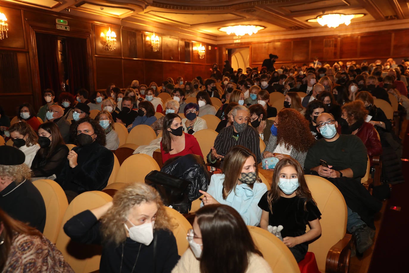 Higiénico Papel. Una compañía con dos espectáculos, 'Cuarteto' y 'Consecuencias de la sed', se ha erigido en la gran triunfadora de los Premios Oh! de las artes escénicas de Asturias, que otorga Escenastur, la asociación que agrupa a las compañías profesionales de la región. 'Cuarteto', montaje ganador del Premio Jovellanos a la producción 2021 y que se adentra con música en un texto de Heiner Müller que nos lleva al duelo de poder entre el vizconde de Valmont y la marquesa de Merteuil que hizo célebre 'Las amistades peligrosas', logró el premio al mejor espectáculo del pasado año. Pero es que, además, ese montaje se llevó los galardones a la mejor producción y al mejor diseño de iluminación para Carlos Dávila.