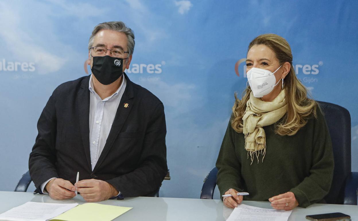 Pablo González y Teresa Mallada