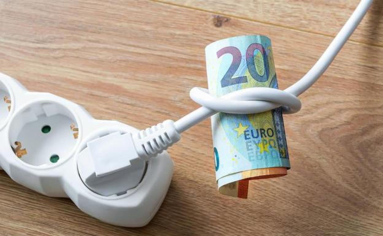 La luz baja este domingo: estas son las horas más baratas para ahorrar en la factura