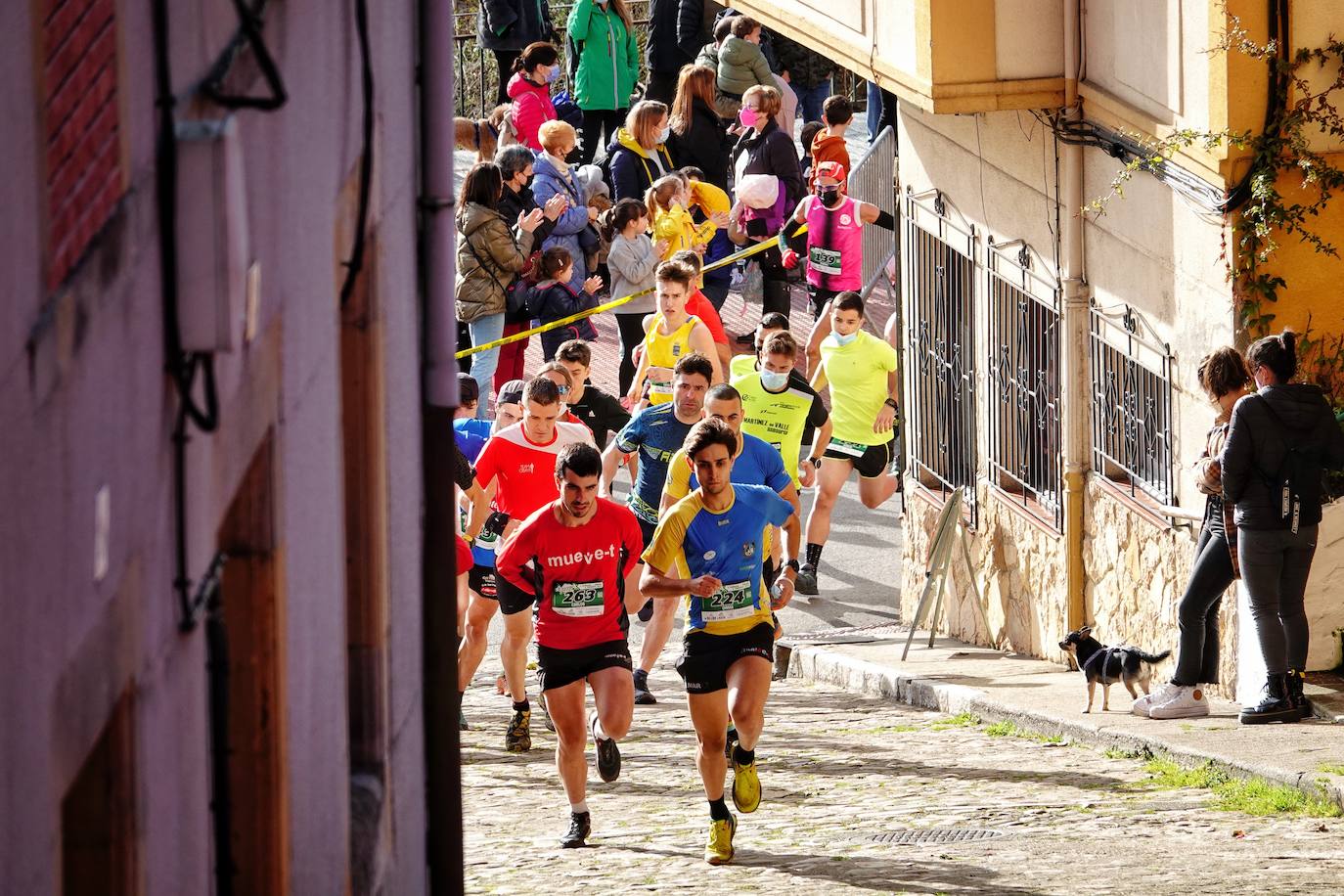 Dimas Pereira se impone en el Cayón Trail de Infiesto, una carrera que sigue siendo «el plan favoristo» de los corredores de la región.