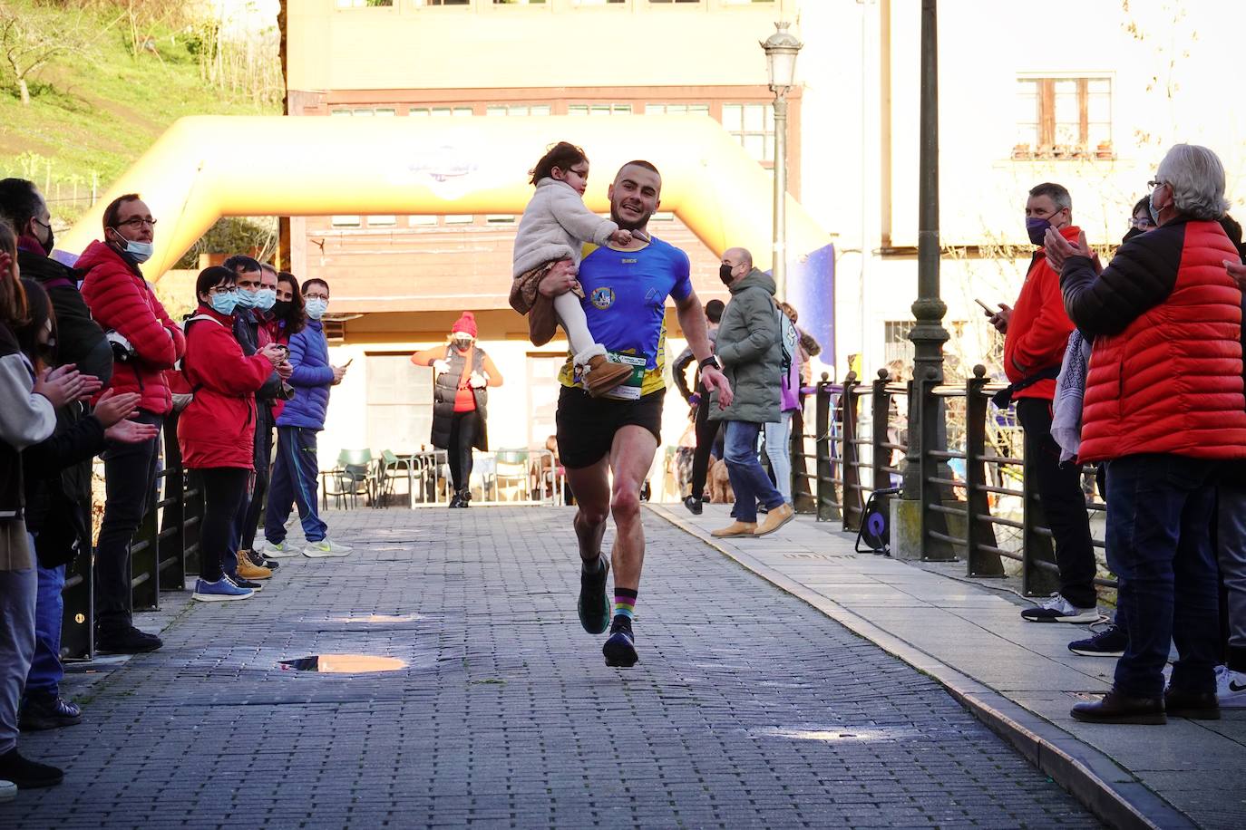 Dimas Pereira se impone en el Cayón Trail de Infiesto, una carrera que sigue siendo «el plan favoristo» de los corredores de la región.