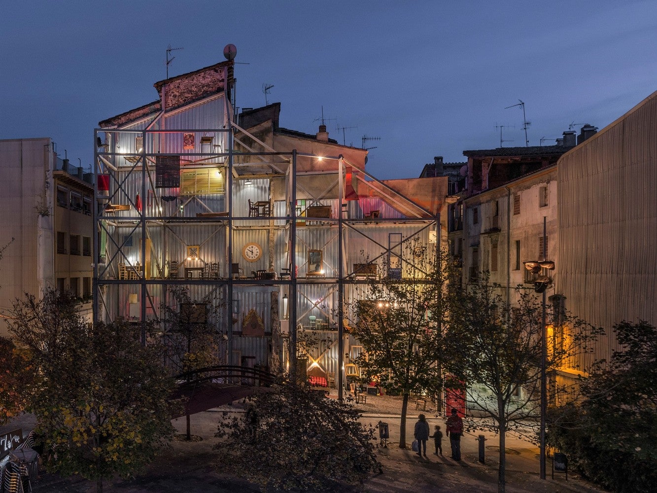 “Habitare” Hogar Sin Casa / Estudio Bayona. Orot, Gerona.