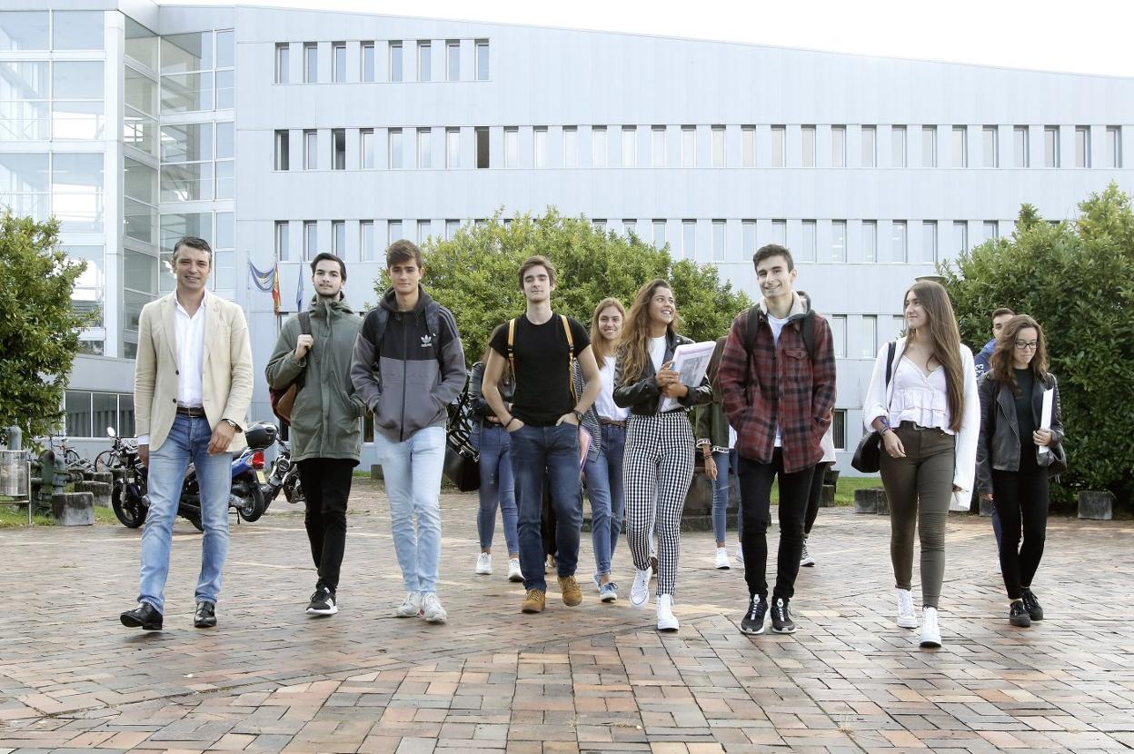 Primeros alumnos del grado de Organización Industrial, uno de los últimos en implantarse, que tiene una ocupación del 87% . 