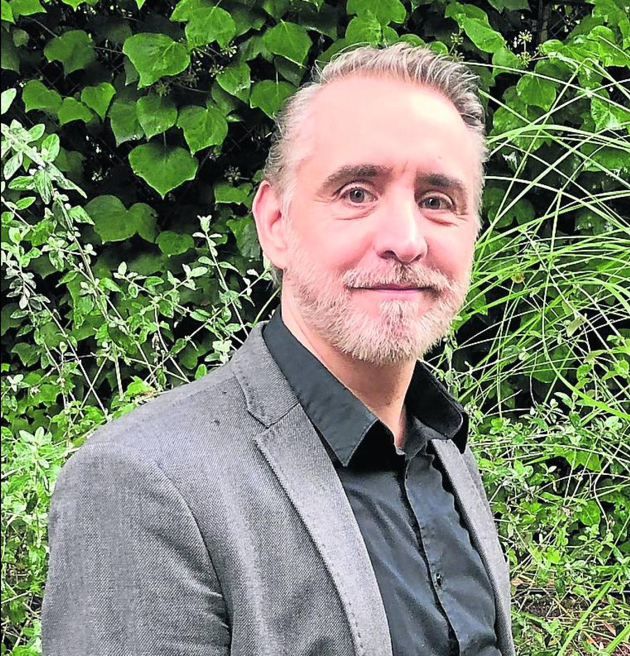 Alberto Valcárcel está nominado por 'El amor en su lugar'.