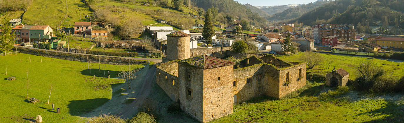 Una selección de pueblos medievales asturianos que permite recorrer los paisajes con más historia del Principado | En la imagen, Olloniego (Oviedo)