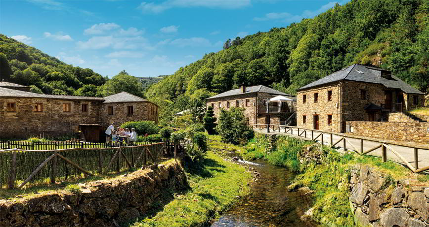 Una selección de pueblos medievales asturianos que permite recorrer los paisajes con más historia del Principado | En la imagen, Pumares (Santa Eulalia de Oscos)