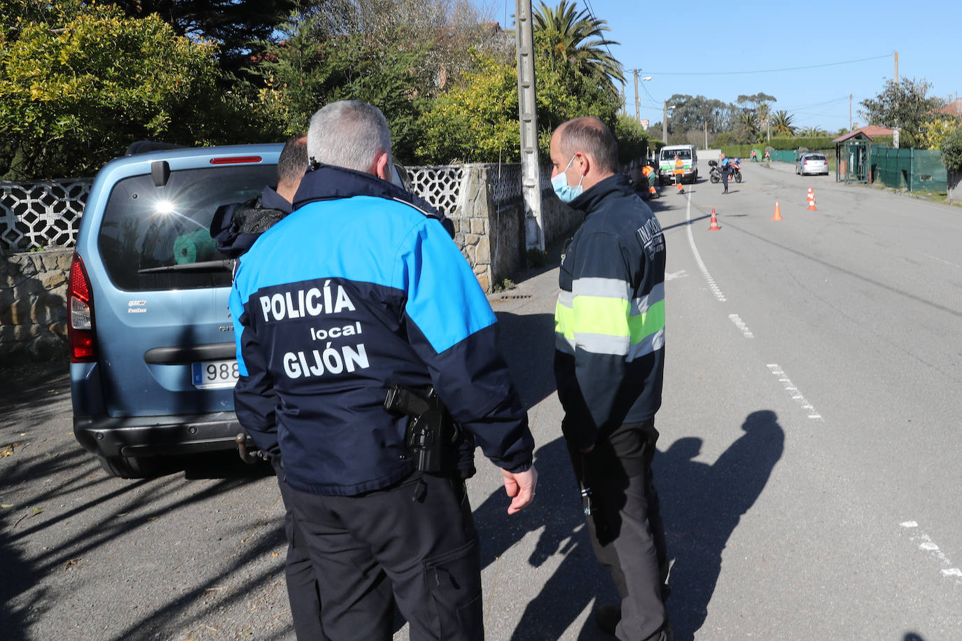 Fotos: Un accidente en la carretera de La Providencia deja tres heridos