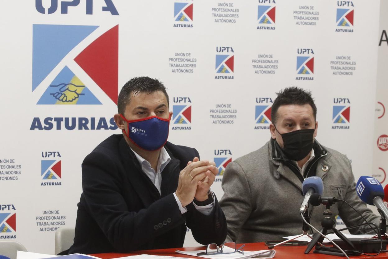 Eduardo Abad, presidente de UPTA, ayer, en Oviedo, junto al secretario general de UGT de Asturias, Javier Fernández Lanero. 