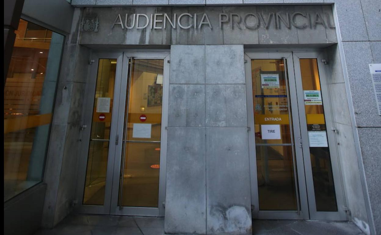 La Fiscalía pide retirar la patria potestad al acusado de intentar matar a su expareja en Luanco