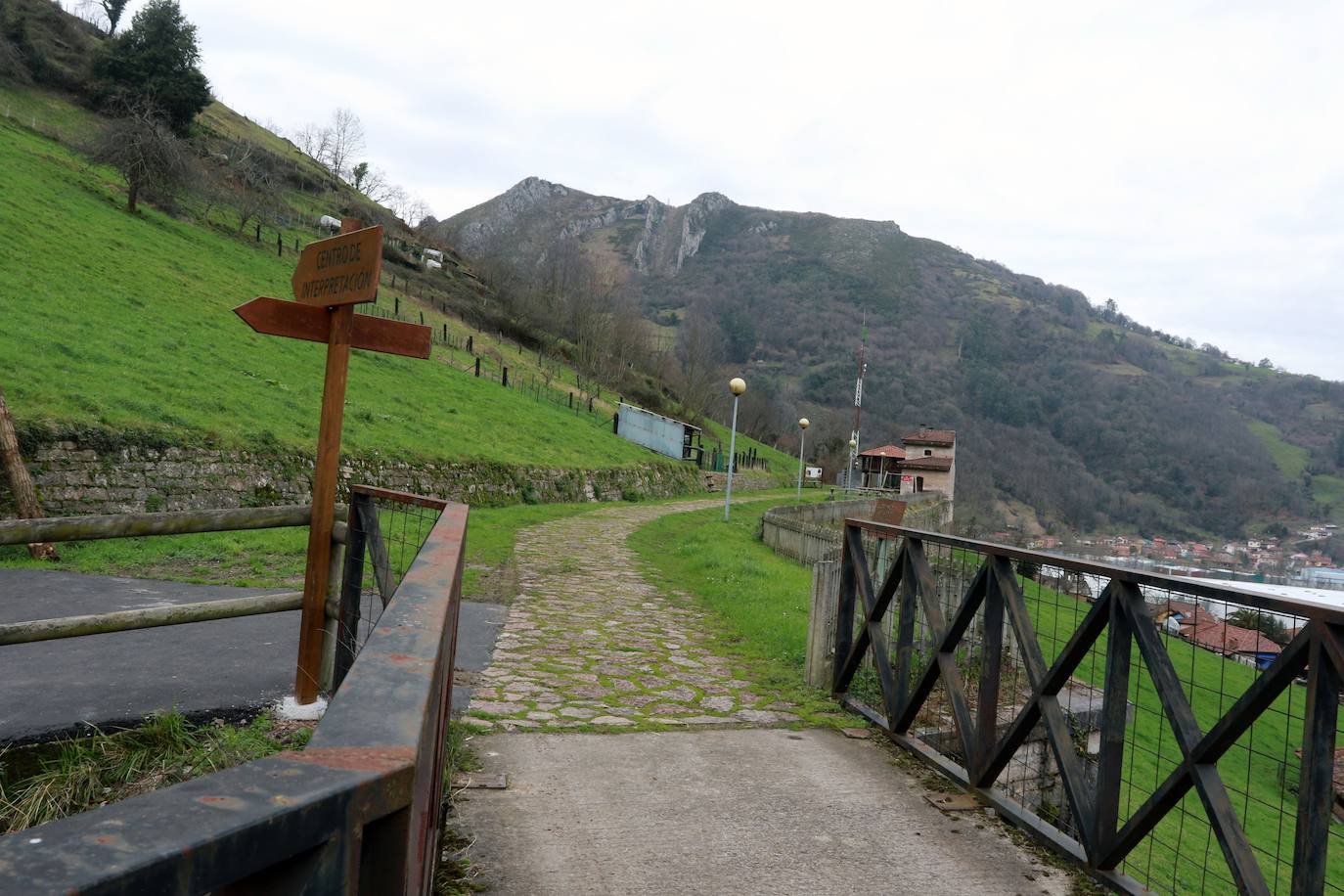 El Valle de Ponga es un destino perfecto para una ruta senderista sencilla y con precioso paisaje. 