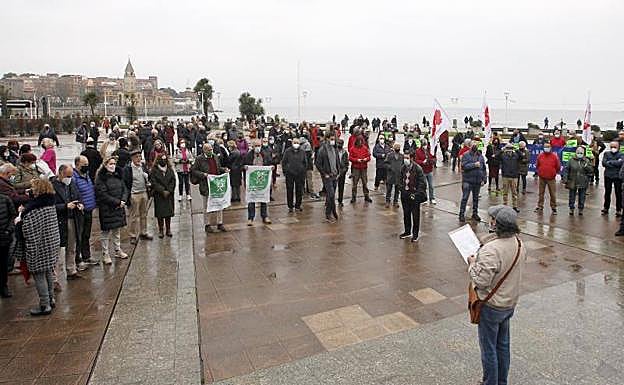 Los pensionistas asturianos cargan contra la reforma de las pensiones: «Fuimos engañados por Escrivá»