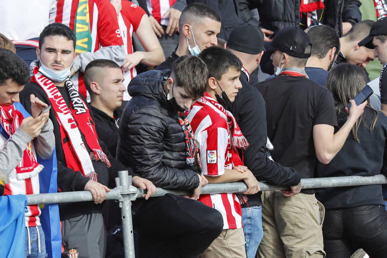 Fotos: ¿Estuviste en el Mirandés - Sporting? ¡Búscate!