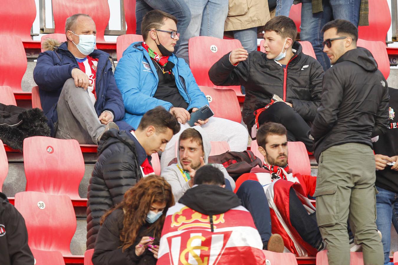 Fotos: ¿Estuviste en el Mirandés - Sporting? ¡Búscate!