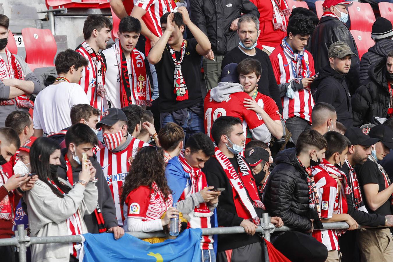 Fotos: ¿Estuviste en el Mirandés - Sporting? ¡Búscate!