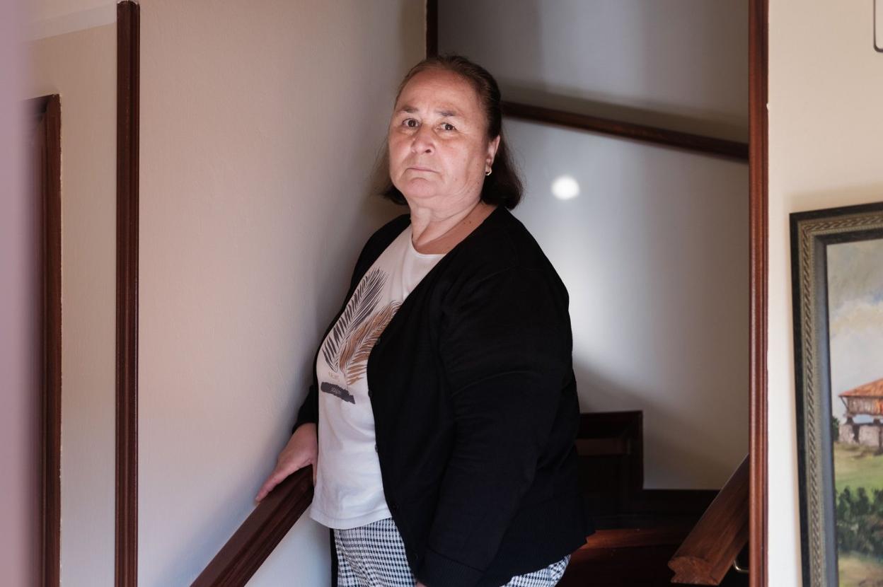 Esther Martínez, en su casa de La Camocha. 