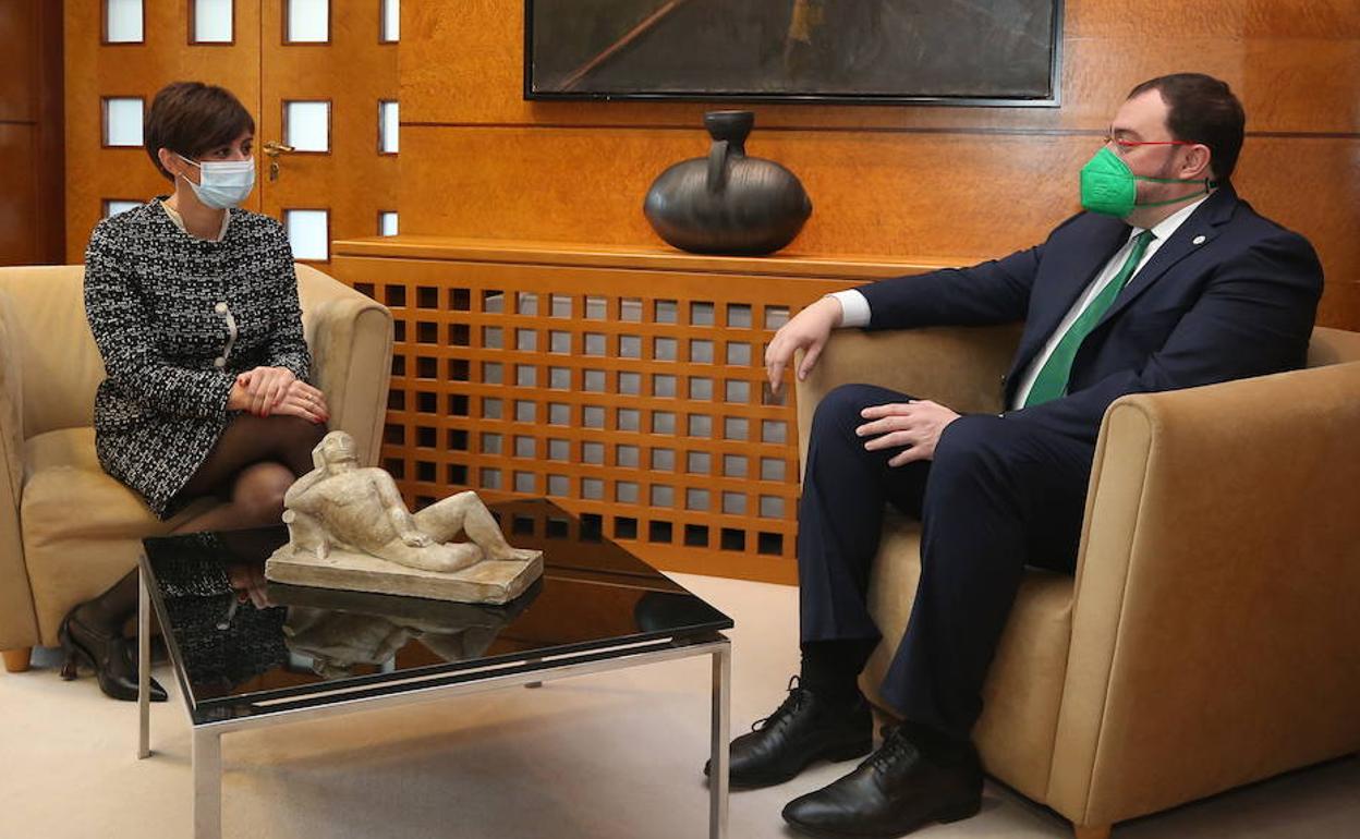 La ministra de Política Territorial, Isabel Rodríguez, en la reunión con el presidente del Principado, Adrián Barbón, este jueves.