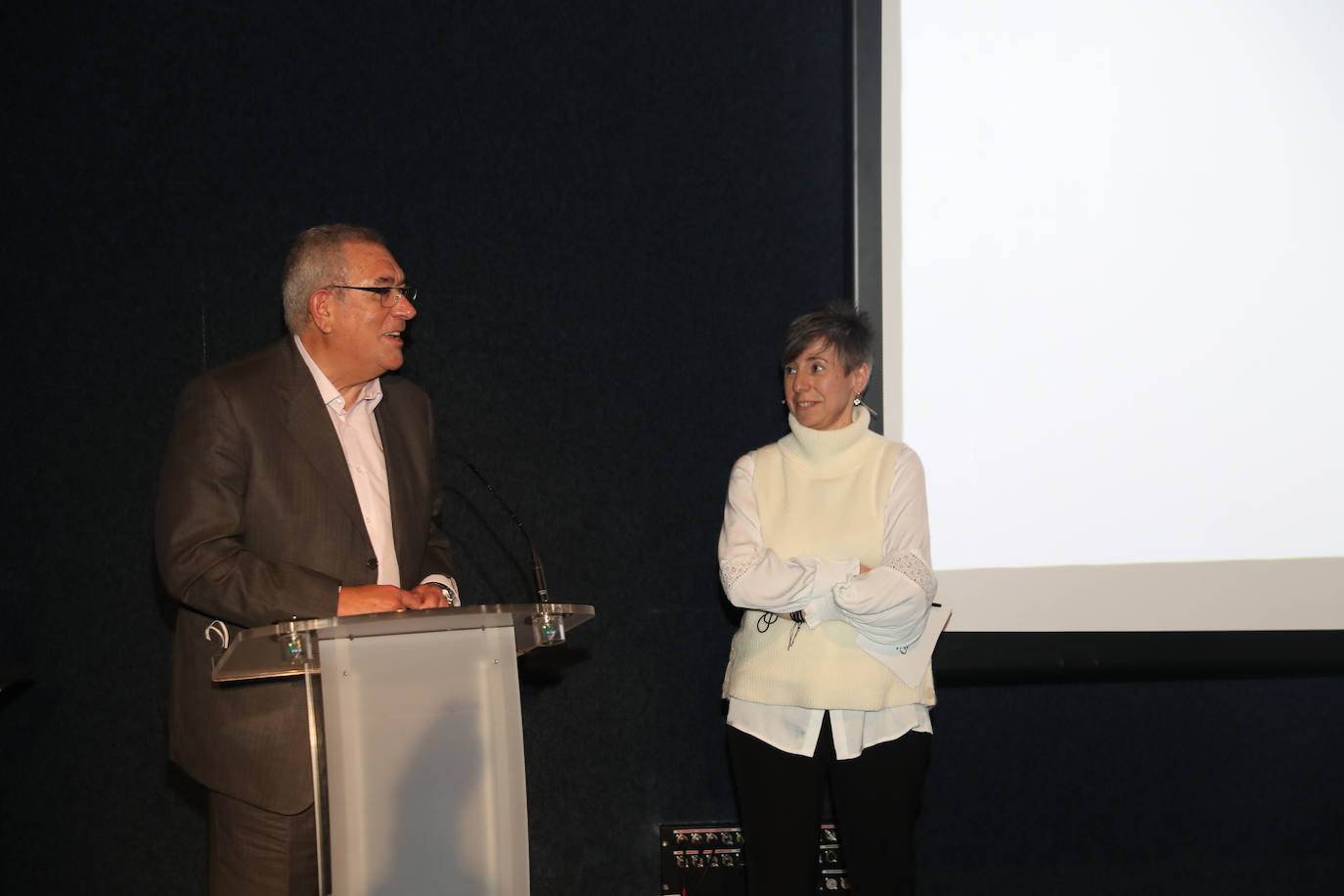 La ministra de Política Territorial y portavoz del Gobierno,Isabel Rodríguez, ha participado este jueves en un acto sobre 'La importancia de las ciudades en la construcción europea. Una visión desde Asturias', en el Centro Niemeyer