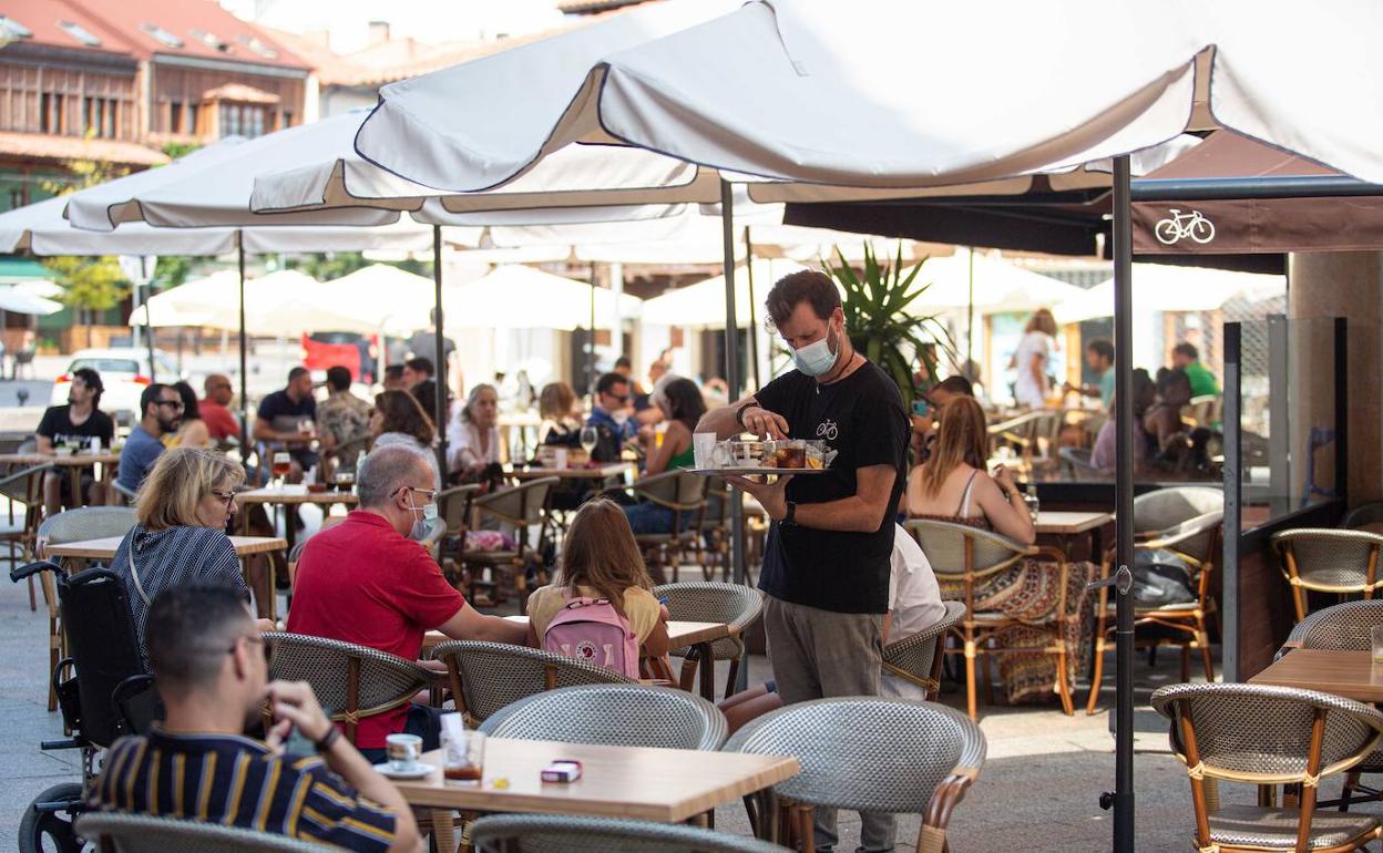 Terraza de un negocio de hostelería en Pola de Siero