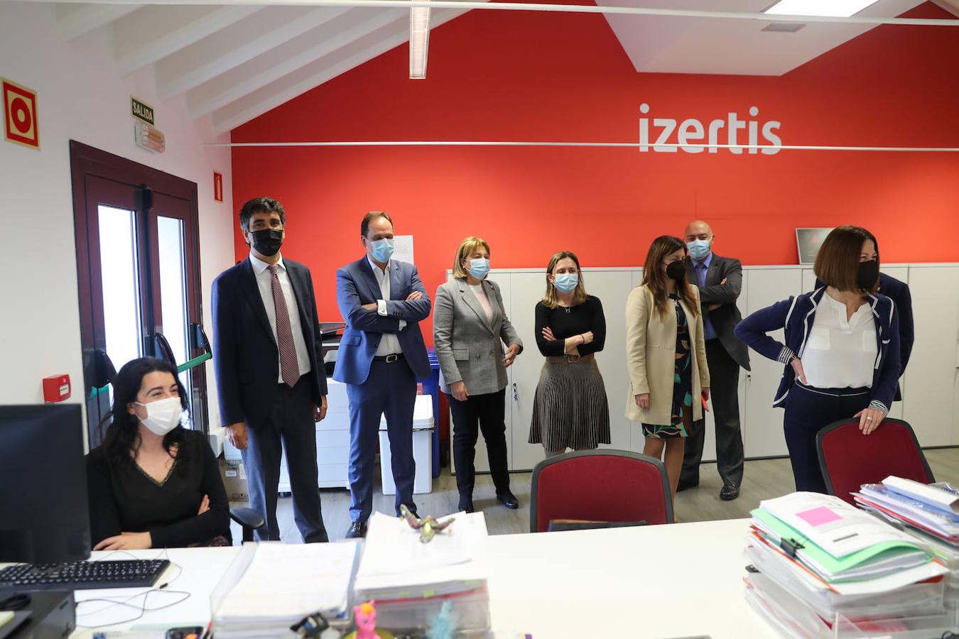 El secretario de Estado de Economía y Apoyo a la Empresa, Gonzalo García visitó este viernes las instalaciones de Izertis, donde se reunió también con representantes del proyecto Field Digital Lab de FADE.