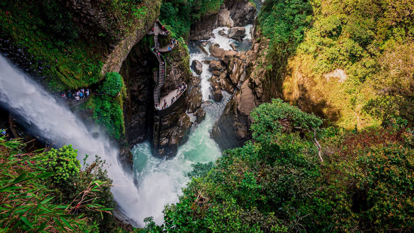 Recorrido por algunos de los saltos de agua más increíbles del planeta | En la imagen, el Pailón del Diablo, en Ecuador