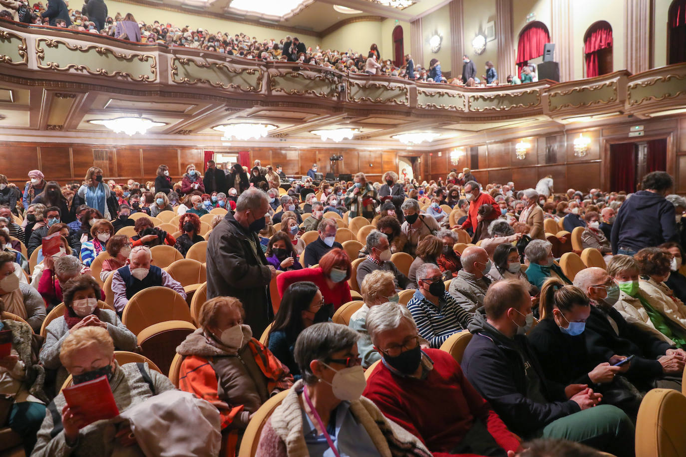 El teatro Jovellanos de Gijón se ha llenado para ovacionar 'Eva contra Eva', obra protagonizada por Ana Belén y Mel Salvatierra 