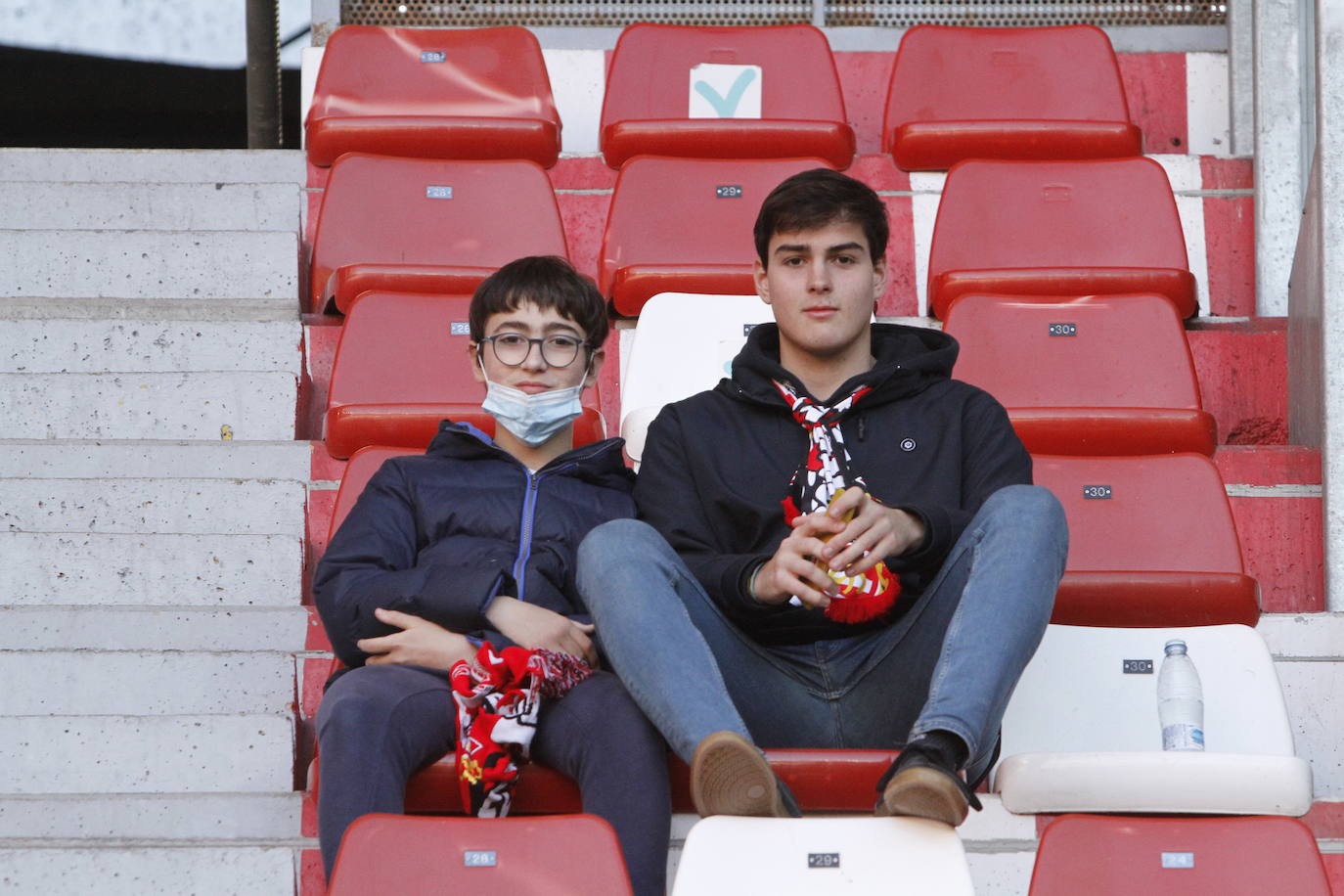 Fotos: ¿Estuviste en el Sporting-Ponferradina? ¡Búscate!