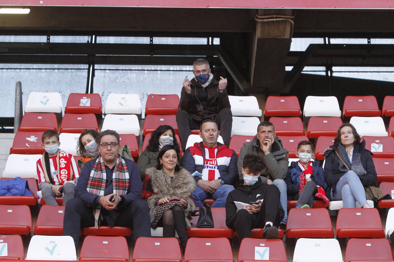 Fotos: ¿Estuviste en el Sporting-Ponferradina? ¡Búscate!