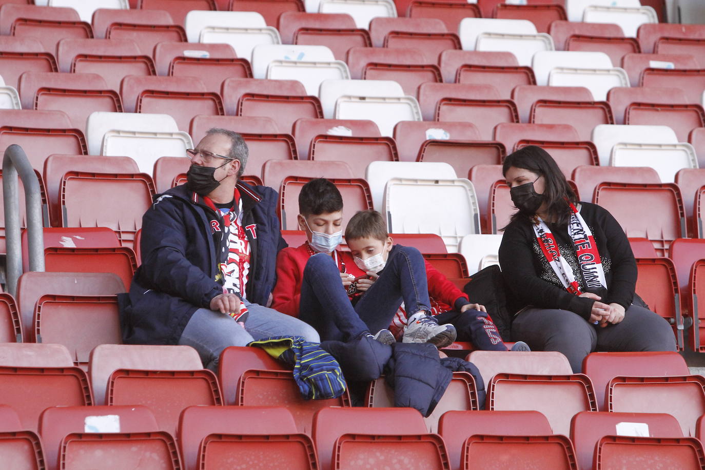 Fotos: ¿Estuviste en el Sporting-Ponferradina? ¡Búscate!