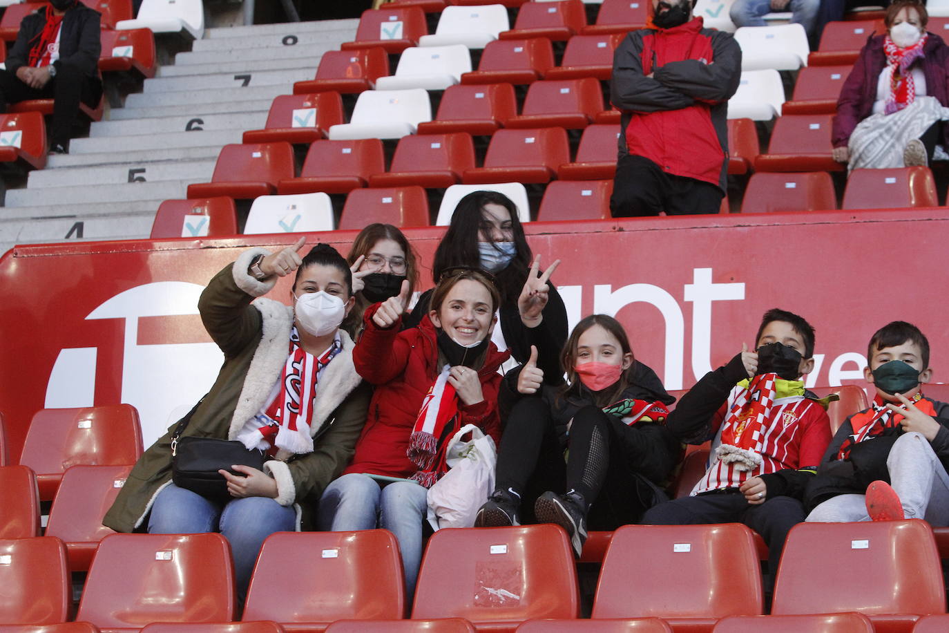 Fotos: ¿Estuviste en el Sporting-Ponferradina? ¡Búscate!