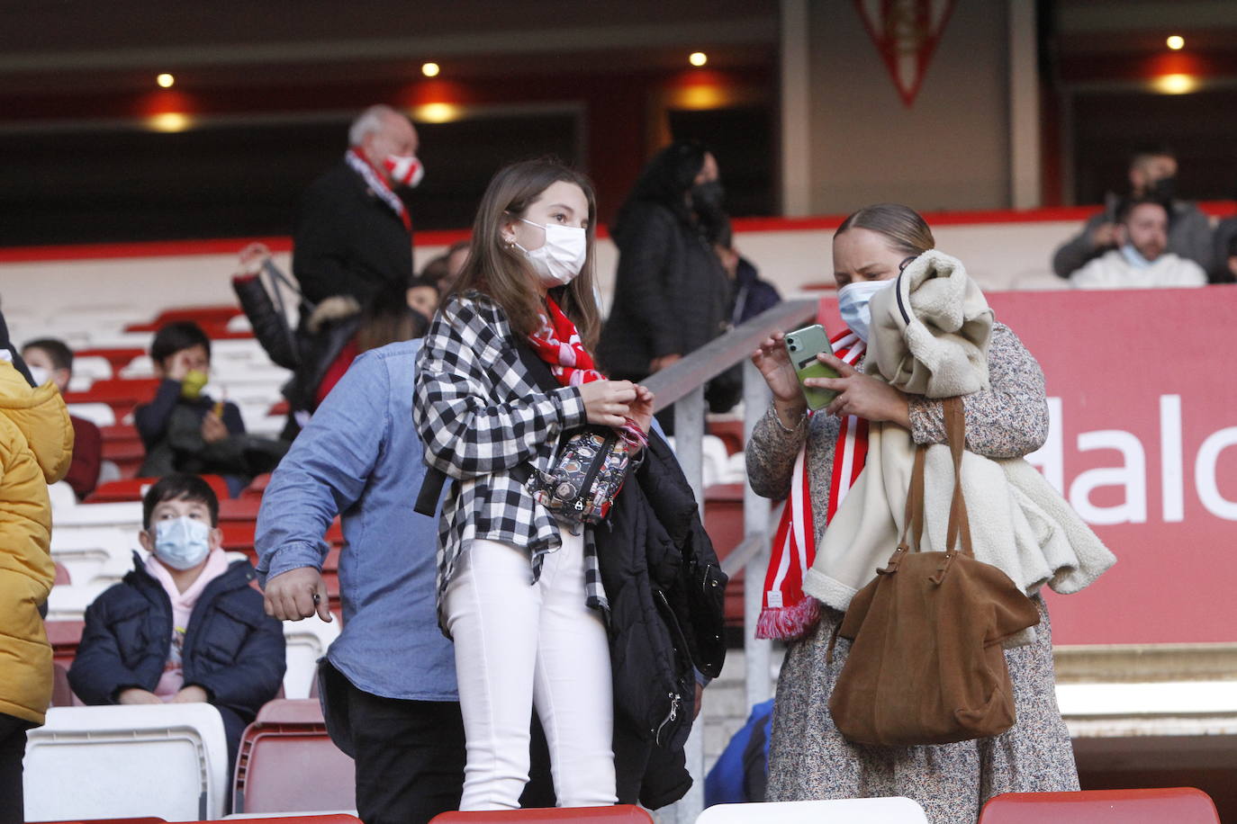 Fotos: ¿Estuviste en el Sporting-Ponferradina? ¡Búscate!