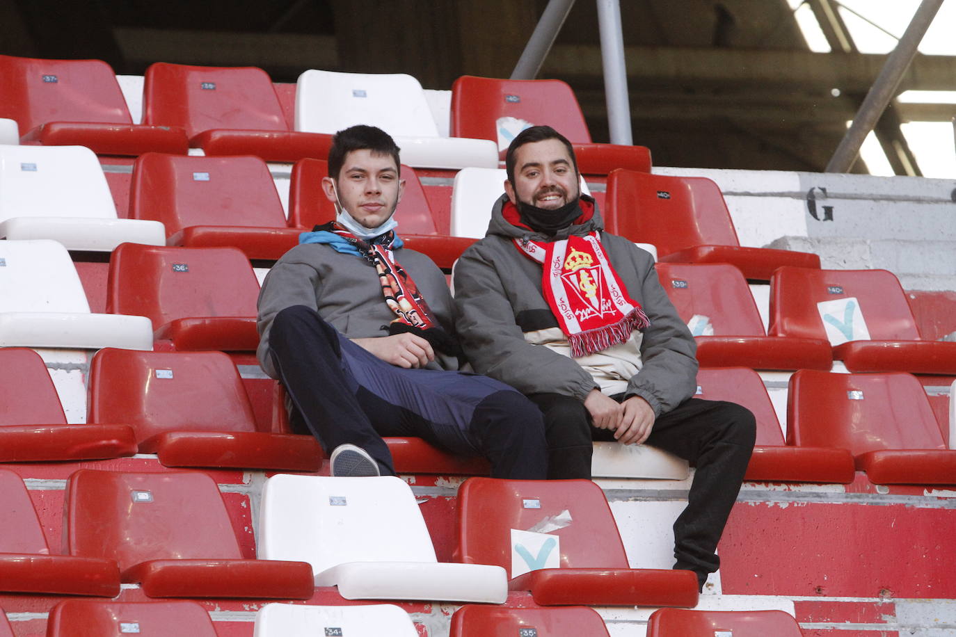 Fotos: ¿Estuviste en el Sporting-Ponferradina? ¡Búscate!