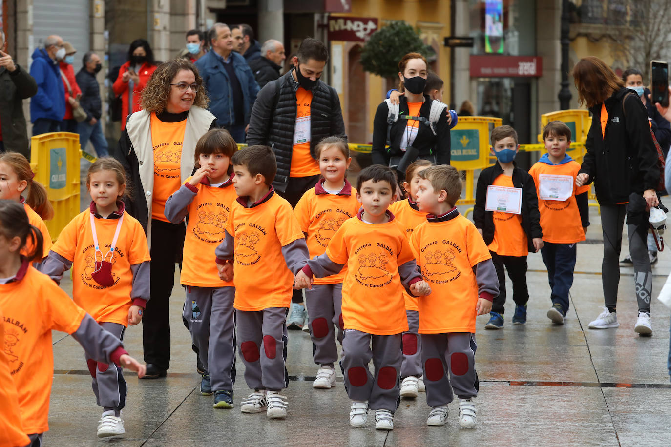 52 concejos de la región se visten de naranja en una carrera colectiva contra el cáncer infantil, organizada por la Asociación Galbán. El objetivo, recaudar fondos para promover la investigación bajo el lema «Una mejor supervivencia es posible». 