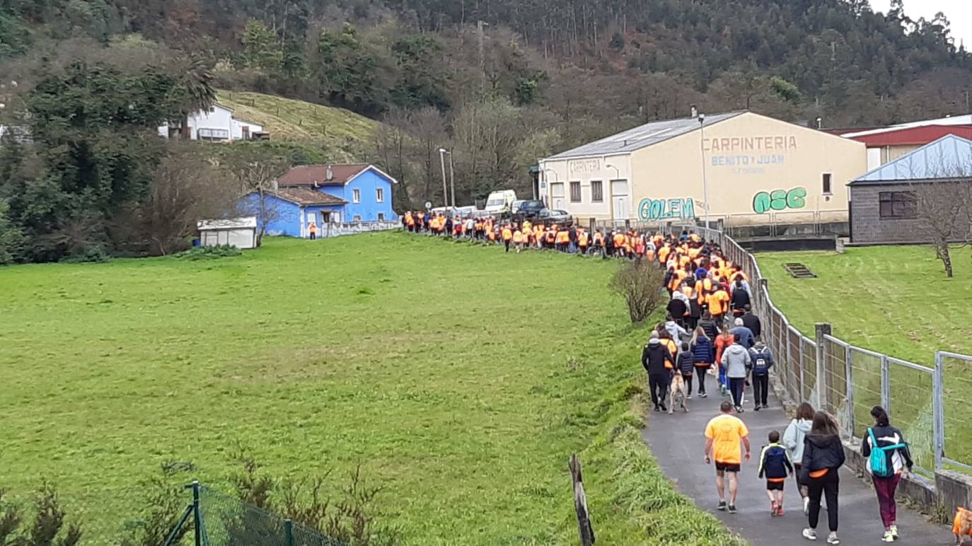 52 concejos de la región se visten de naranja en una carrera colectiva contra el cáncer infantil, organizada por la Asociación Galbán. El objetivo, recaudar fondos para promover la investigación bajo el lema «Una mejor supervivencia es posible». 