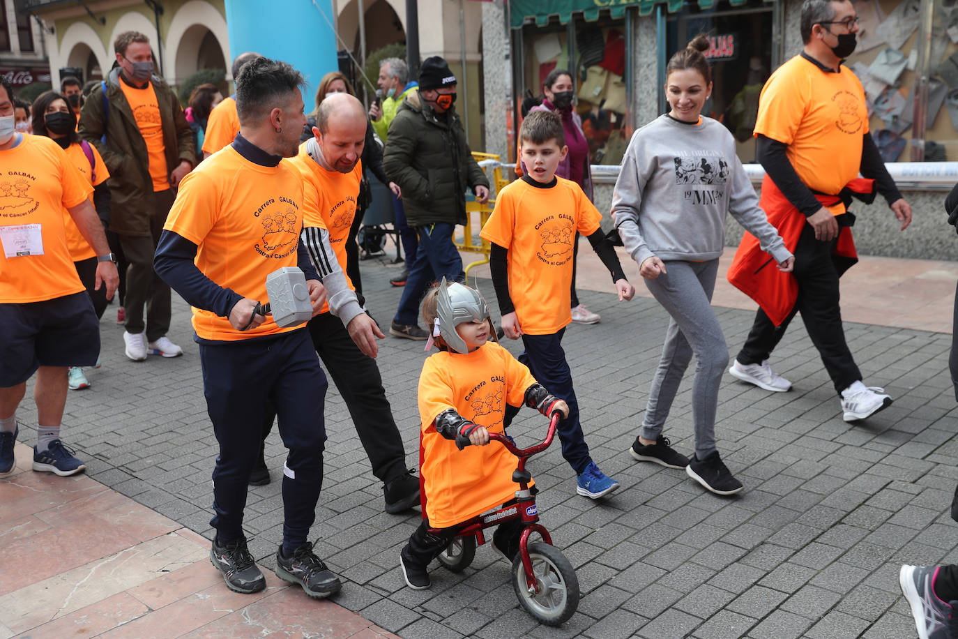 52 concejos de la región se visten de naranja en una carrera colectiva contra el cáncer infantil, organizada por la Asociación Galbán. El objetivo, recaudar fondos para promover la investigación bajo el lema «Una mejor supervivencia es posible». 