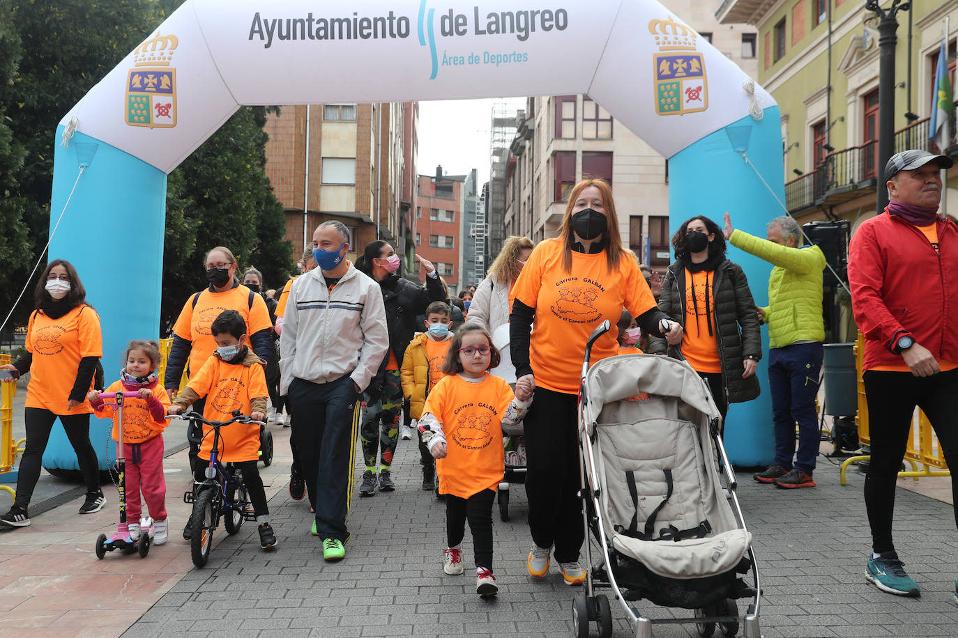 52 concejos de la región se visten de naranja en una carrera colectiva contra el cáncer infantil, organizada por la Asociación Galbán. El objetivo, recaudar fondos para promover la investigación bajo el lema «Una mejor supervivencia es posible». 