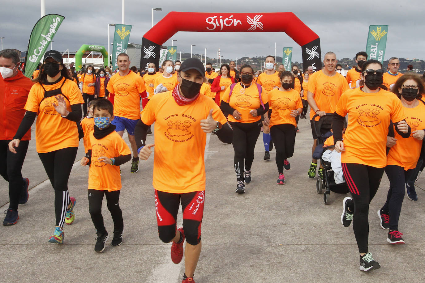 52 concejos de la región se visten de naranja en una carrera colectiva contra el cáncer infantil, organizada por la Asociación Galbán. El objetivo, recaudar fondos para promover la investigación bajo el lema «Una mejor supervivencia es posible». 