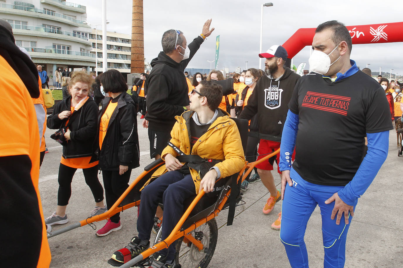 52 concejos de la región se visten de naranja en una carrera colectiva contra el cáncer infantil, organizada por la Asociación Galbán. El objetivo, recaudar fondos para promover la investigación bajo el lema «Una mejor supervivencia es posible». 