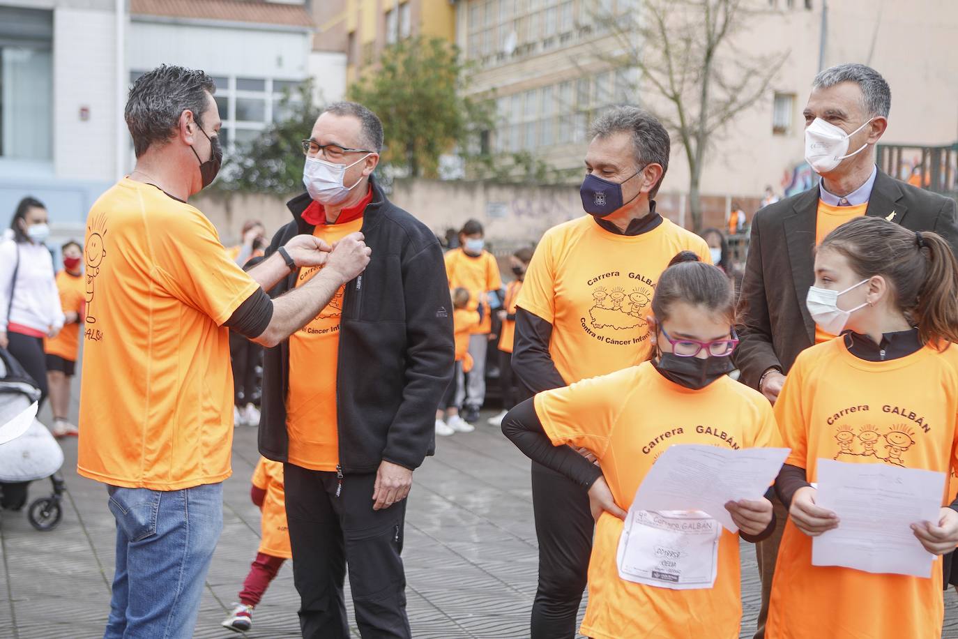 52 concejos de la región se visten de naranja en una carrera colectiva contra el cáncer infantil, organizada por la Asociación Galbán. El objetivo, recaudar fondos para promover la investigación bajo el lema «Una mejor supervivencia es posible». 