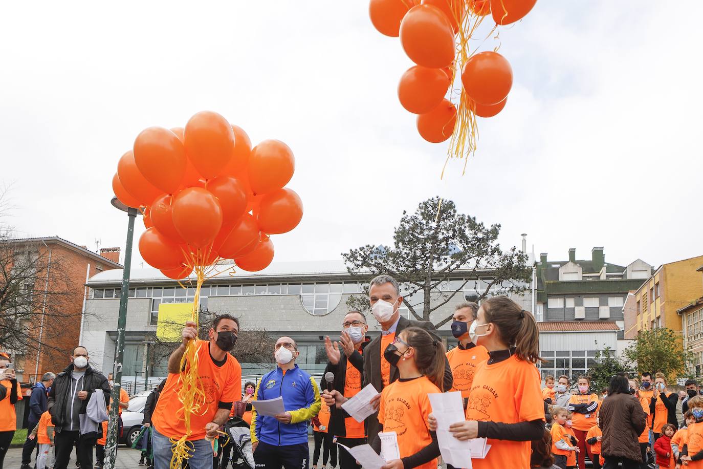 52 concejos de la región se visten de naranja en una carrera colectiva contra el cáncer infantil, organizada por la Asociación Galbán. El objetivo, recaudar fondos para promover la investigación bajo el lema «Una mejor supervivencia es posible». 