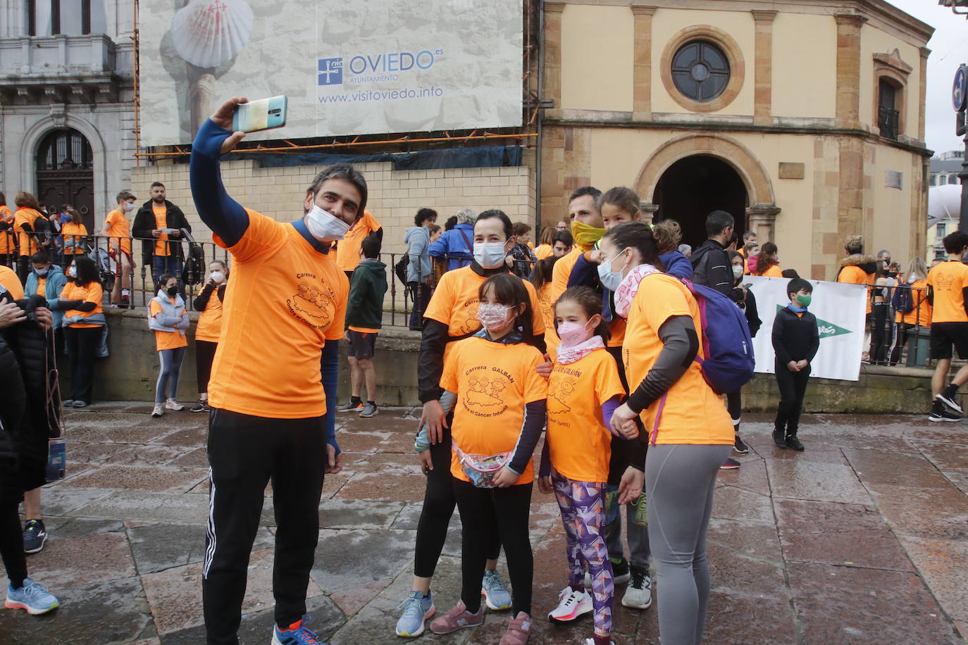 52 concejos de la región se visten de naranja en una carrera colectiva contra el cáncer infantil, organizada por la Asociación Galbán. El objetivo, recaudar fondos para promover la investigación bajo el lema «Una mejor supervivencia es posible». 