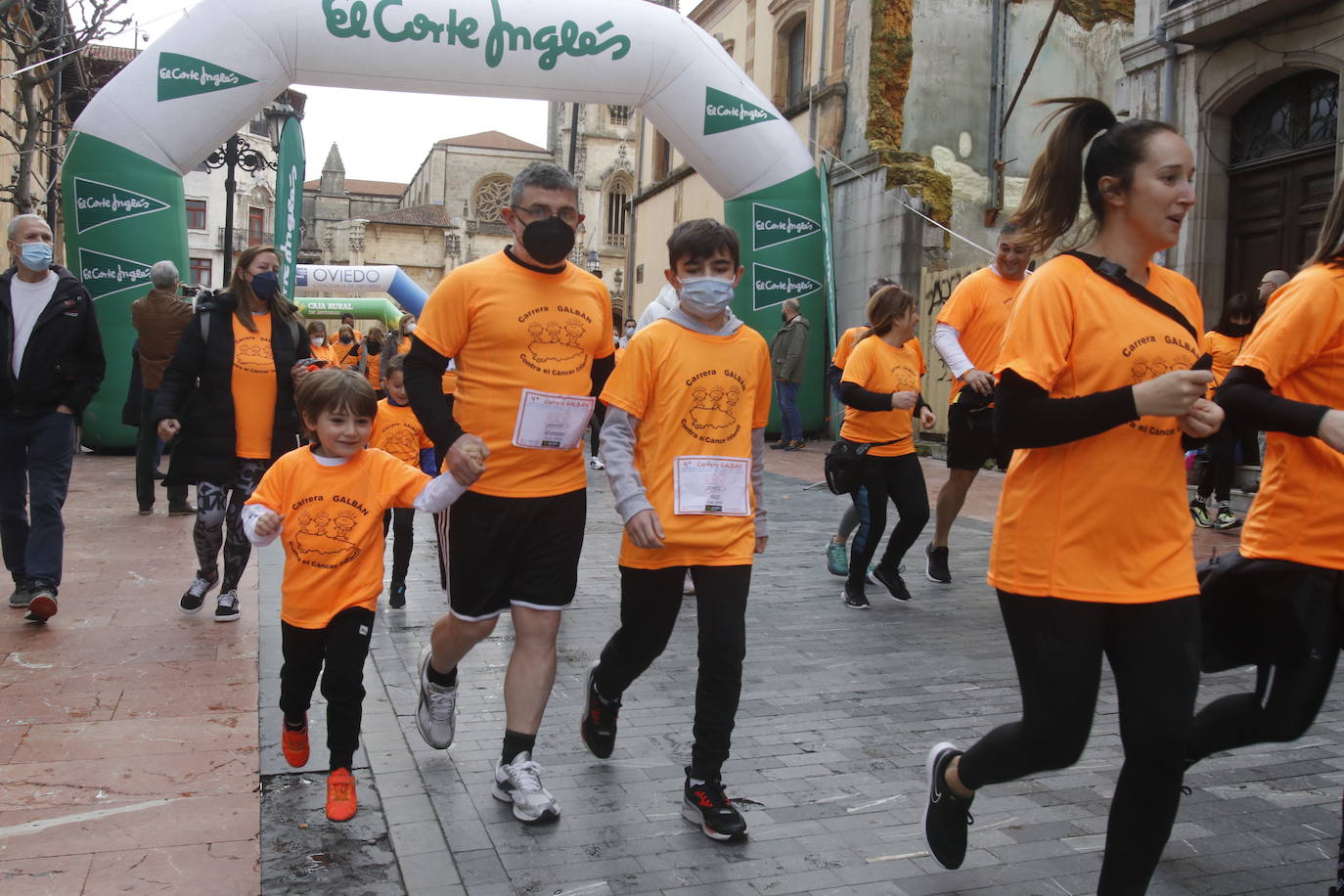 52 concejos de la región se visten de naranja en una carrera colectiva contra el cáncer infantil, organizada por la Asociación Galbán. El objetivo, recaudar fondos para promover la investigación bajo el lema «Una mejor supervivencia es posible». 