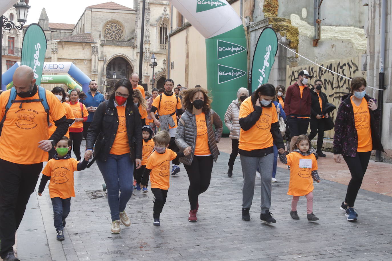 52 concejos de la región se visten de naranja en una carrera colectiva contra el cáncer infantil, organizada por la Asociación Galbán. El objetivo, recaudar fondos para promover la investigación bajo el lema «Una mejor supervivencia es posible». 