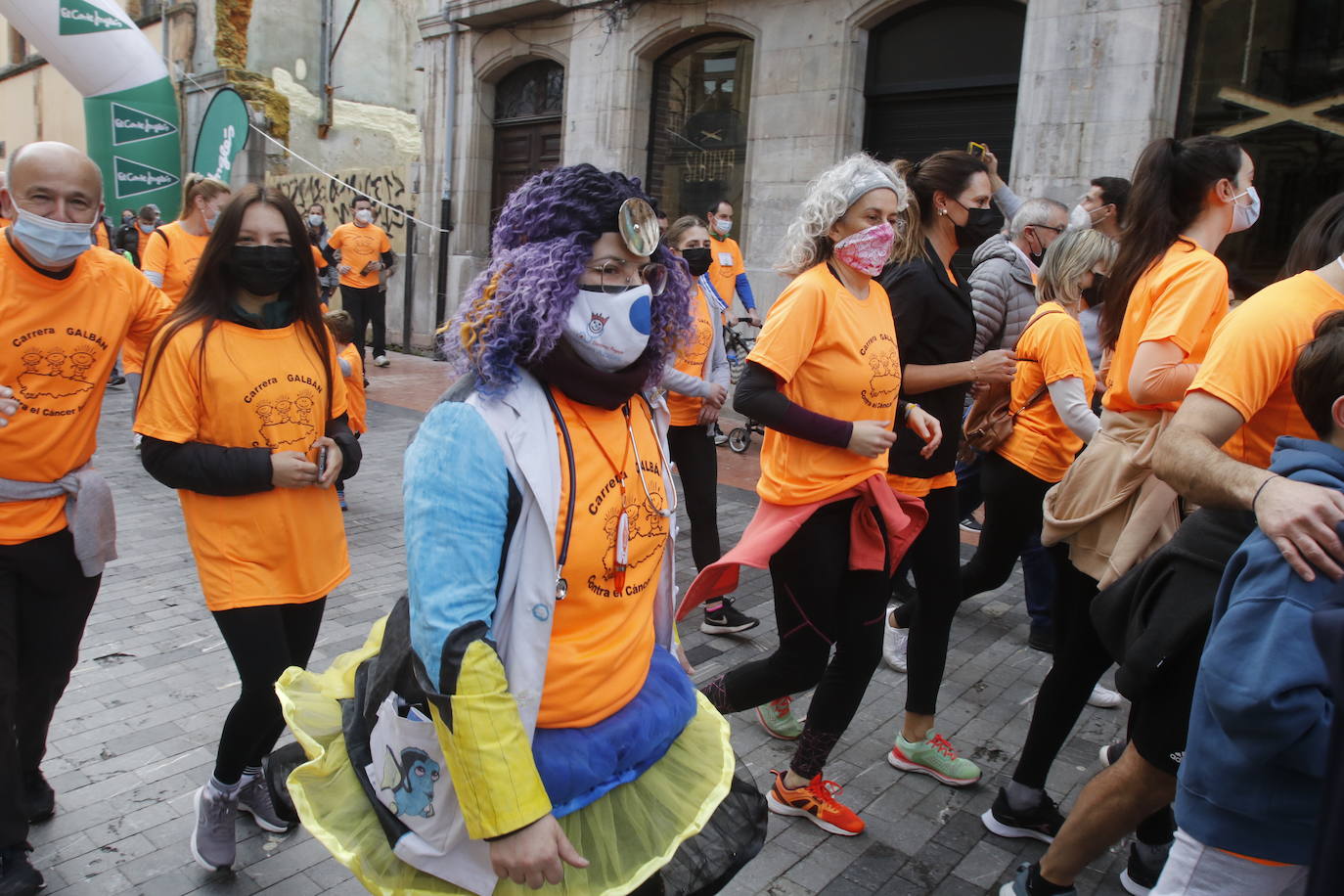 52 concejos de la región se visten de naranja en una carrera colectiva contra el cáncer infantil, organizada por la Asociación Galbán. El objetivo, recaudar fondos para promover la investigación bajo el lema «Una mejor supervivencia es posible». 