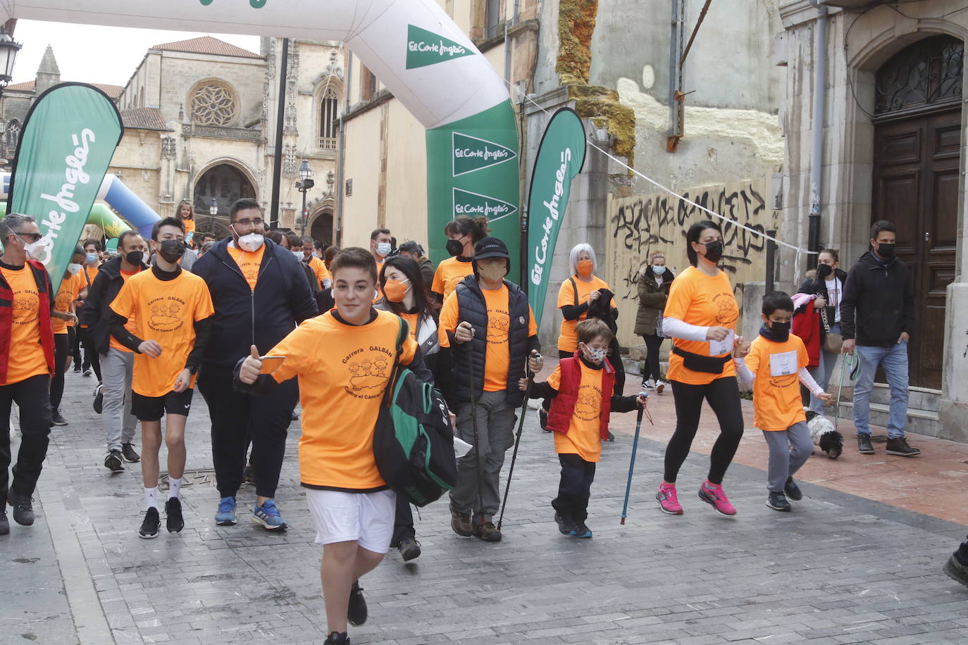 52 concejos de la región se visten de naranja en una carrera colectiva contra el cáncer infantil, organizada por la Asociación Galbán. El objetivo, recaudar fondos para promover la investigación bajo el lema «Una mejor supervivencia es posible». 