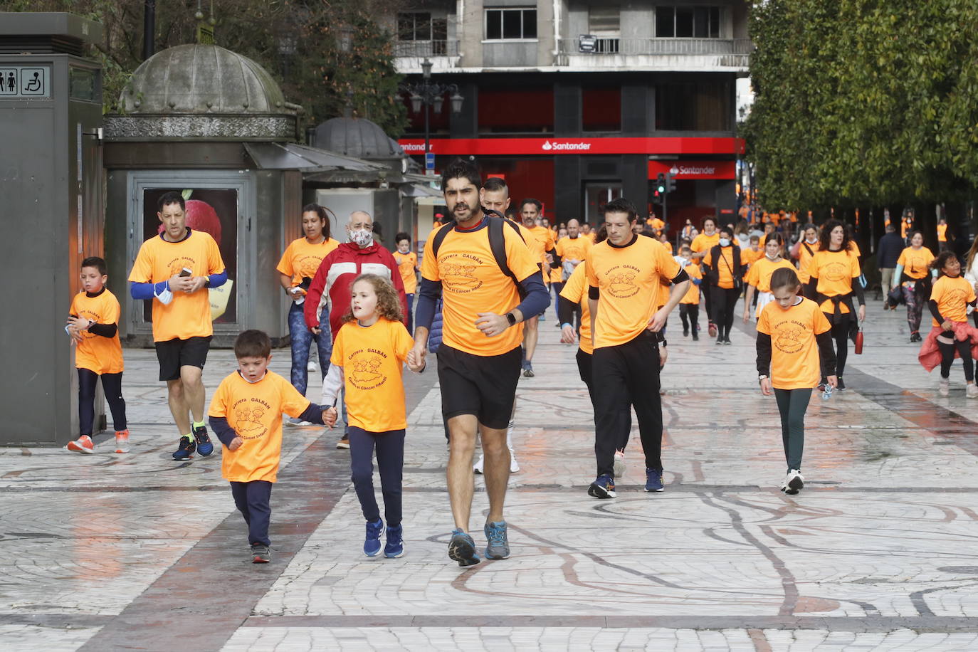 52 concejos de la región se visten de naranja en una carrera colectiva contra el cáncer infantil, organizada por la Asociación Galbán. El objetivo, recaudar fondos para promover la investigación bajo el lema «Una mejor supervivencia es posible». 