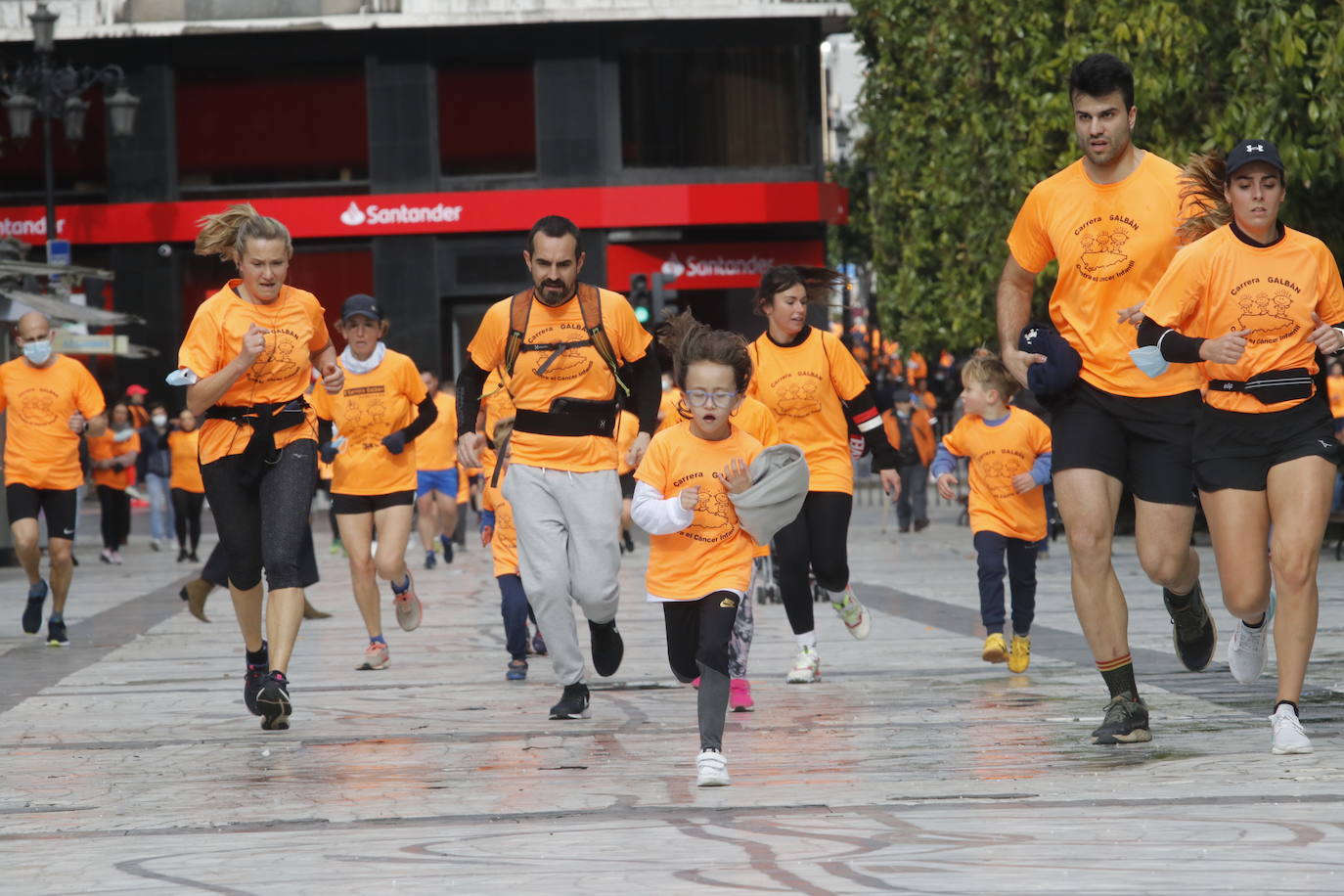 52 concejos de la región se visten de naranja en una carrera colectiva contra el cáncer infantil, organizada por la Asociación Galbán. El objetivo, recaudar fondos para promover la investigación bajo el lema «Una mejor supervivencia es posible». 