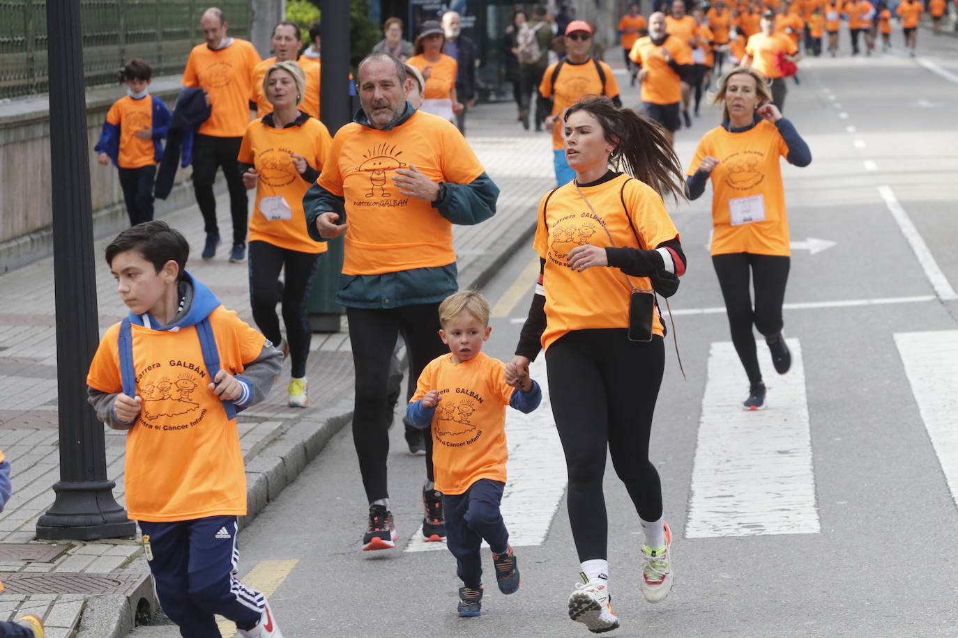 52 concejos de la región se visten de naranja en una carrera colectiva contra el cáncer infantil, organizada por la Asociación Galbán. El objetivo, recaudar fondos para promover la investigación bajo el lema «Una mejor supervivencia es posible». 