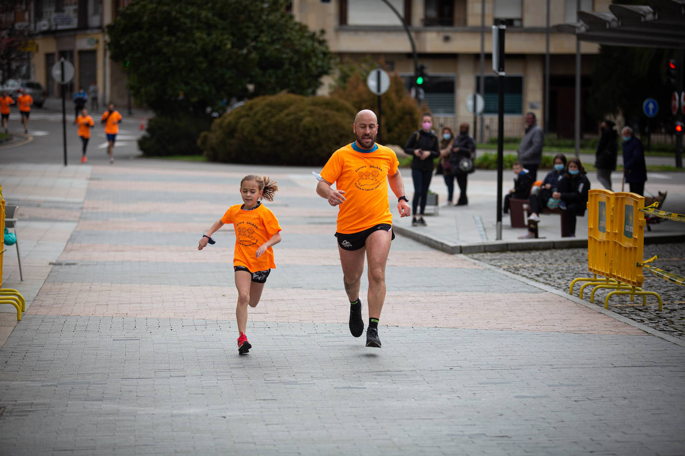 52 concejos de la región se visten de naranja en una carrera colectiva contra el cáncer infantil, organizada por la Asociación Galbán. El objetivo, recaudar fondos para promover la investigación bajo el lema «Una mejor supervivencia es posible». 