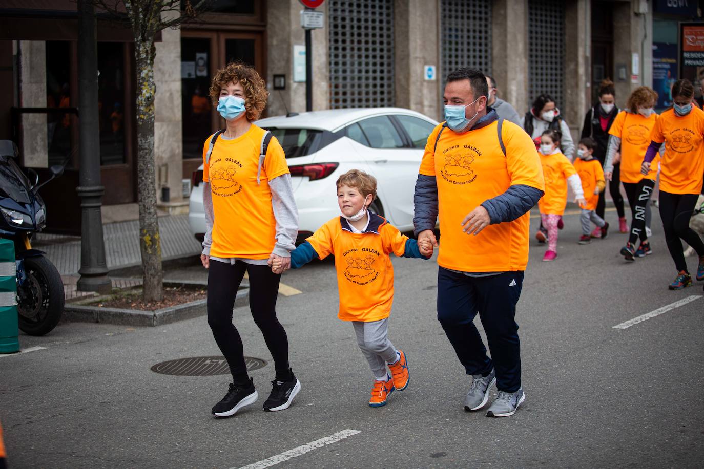 52 concejos de la región se visten de naranja en una carrera colectiva contra el cáncer infantil, organizada por la Asociación Galbán. El objetivo, recaudar fondos para promover la investigación bajo el lema «Una mejor supervivencia es posible». 